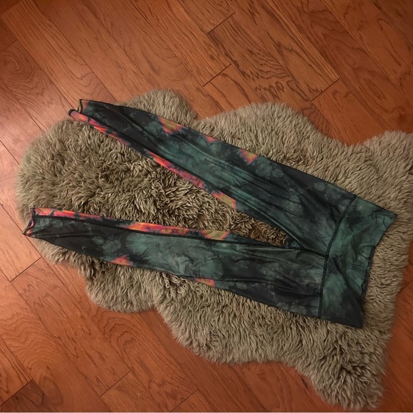 Teeki green feather leggings - Picture 3 of 4